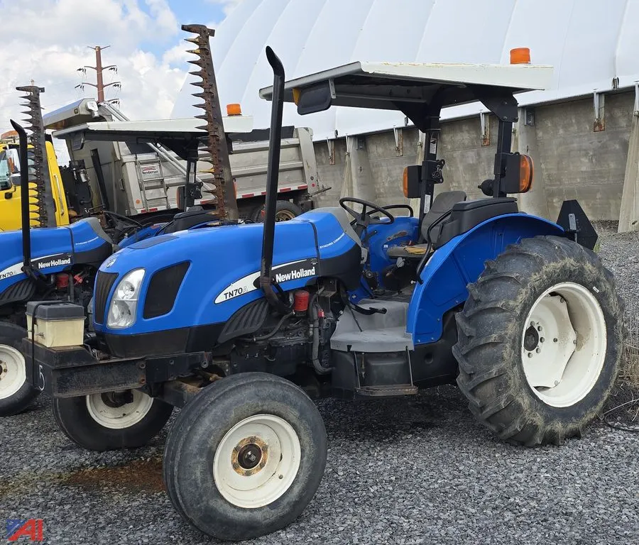 2004 Ford New Holland TN70A TL60 Tractor with Sickle Bar Mower Attachment