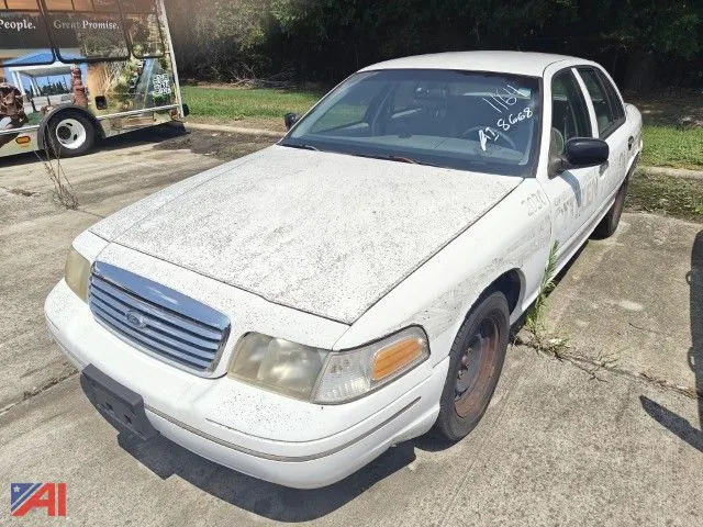 1998 Ford Crown Victoria Sedan/Police Vehicle