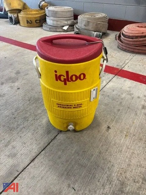 5 Gallon Igloo Water Dispenser