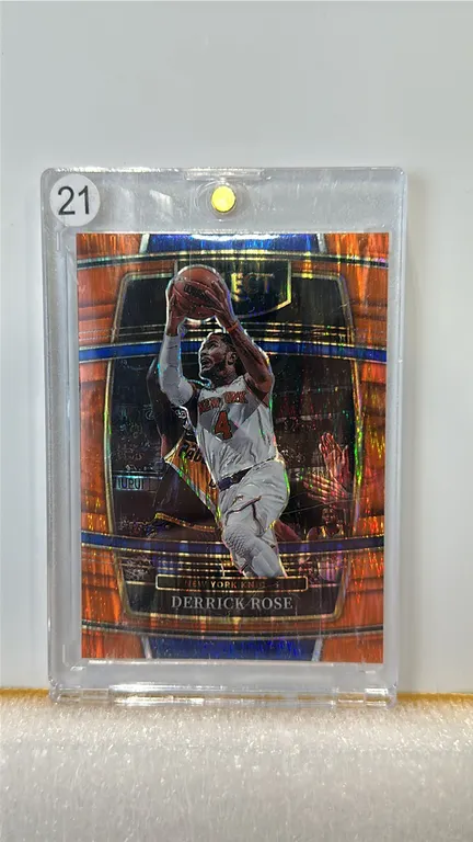 A 2021-22 Panini Select Basketball Derrick Rose Concourse Trading Card. (Panini, 2021-22) Card No. 53 featuring a Prizm finish, depicting Derrick Rose