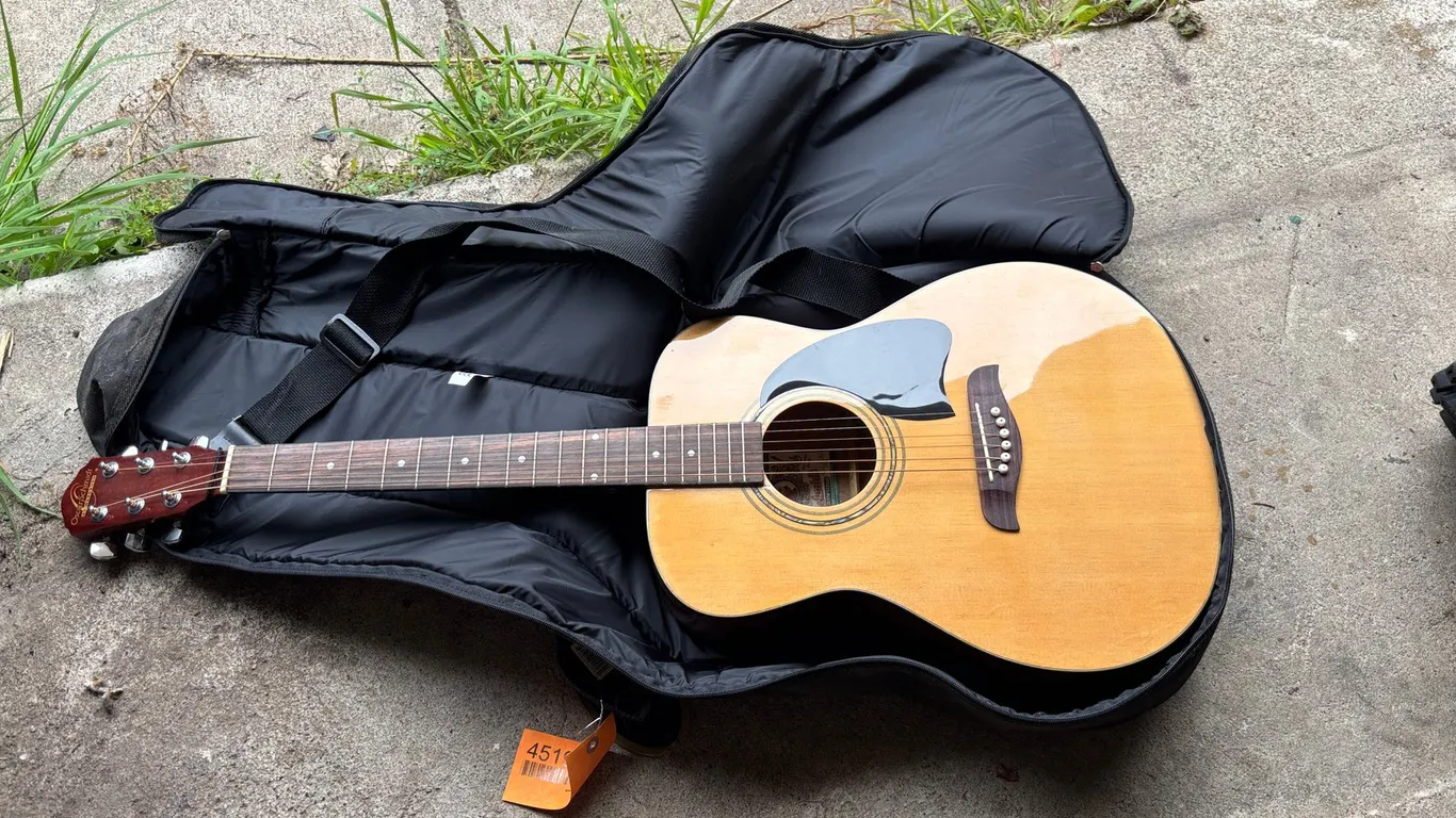 Oscar Schmidt Acoustic Guitar with Gig Bag