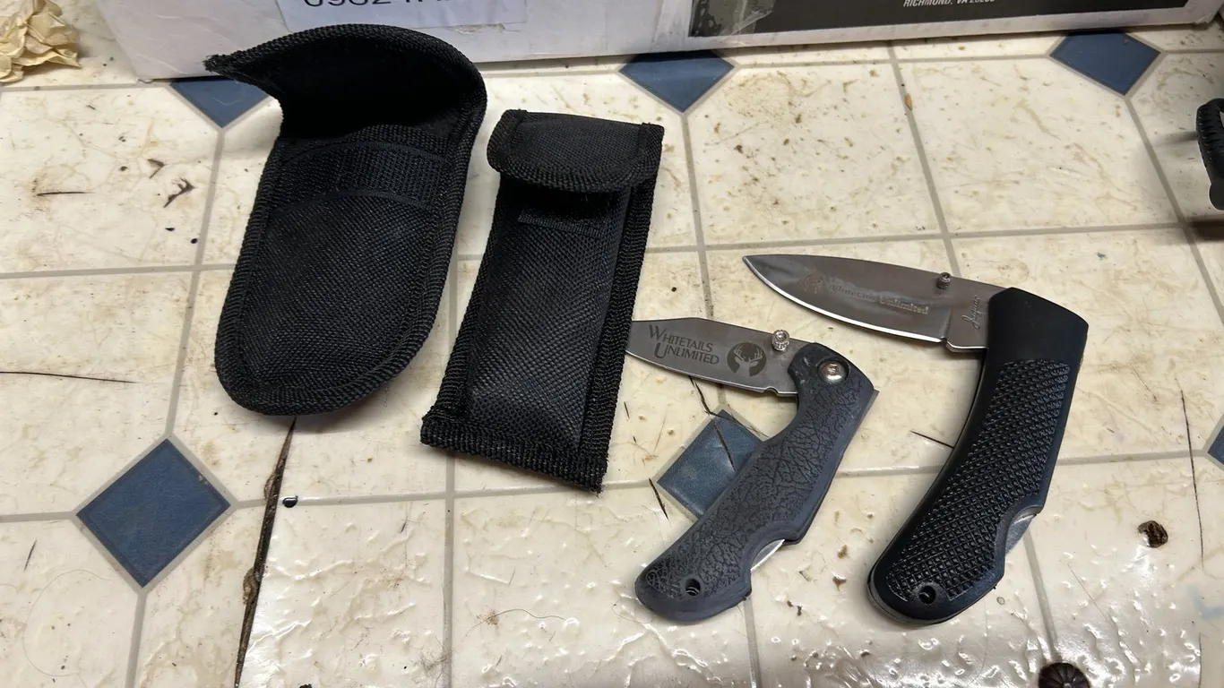 (2) Whitetail Unlimited Pocket Knives