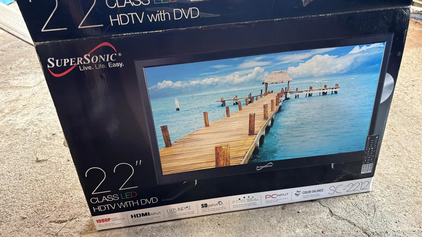 Super Sonic 22" TV with DVD Player