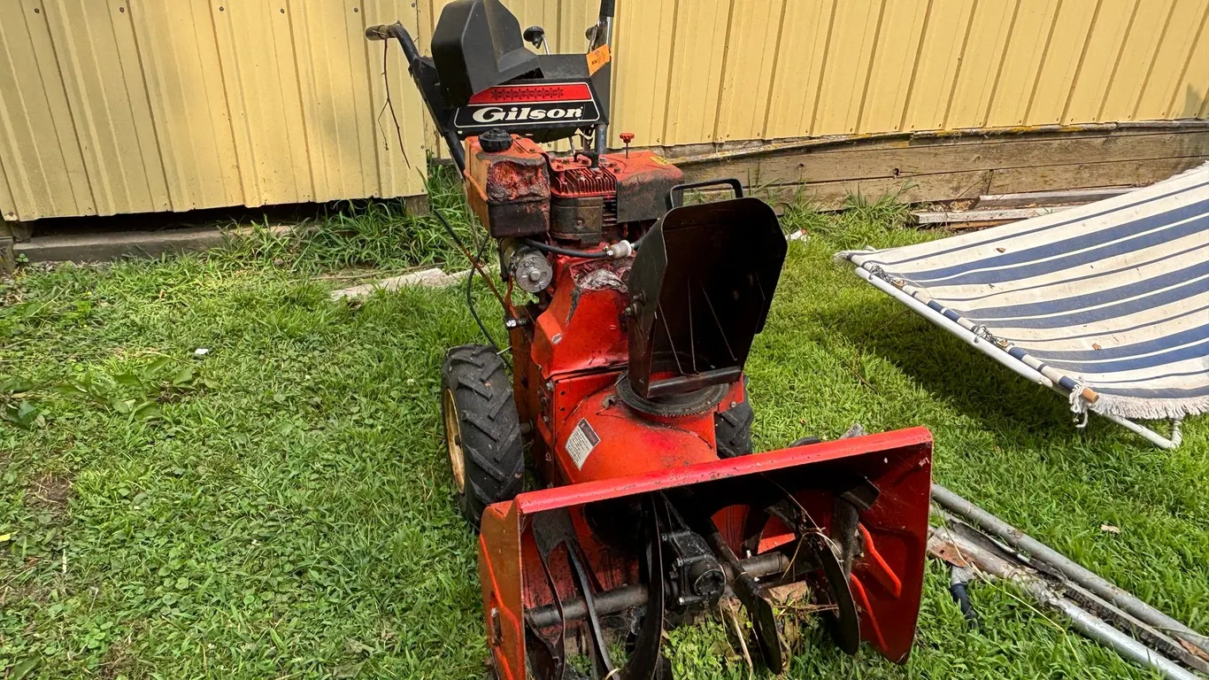 Gilson ST826 Snowblower