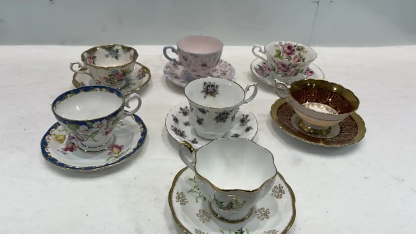 Teacups & Saucers