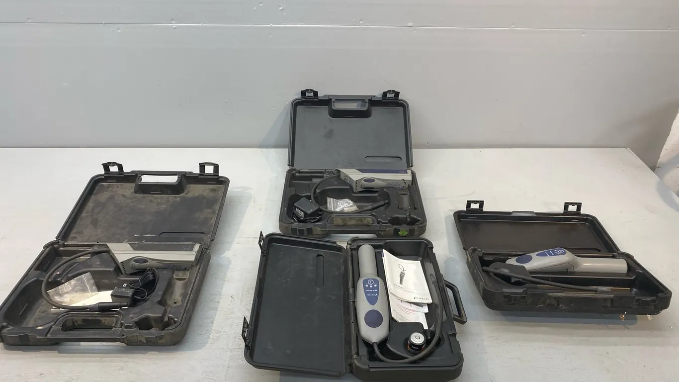 LEAK DETECTORS