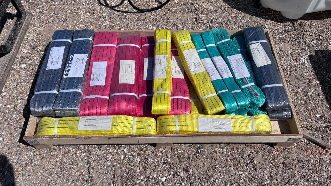 VARIOUS SIZED POLYESTER WEBBING SLINGS/STRAPS