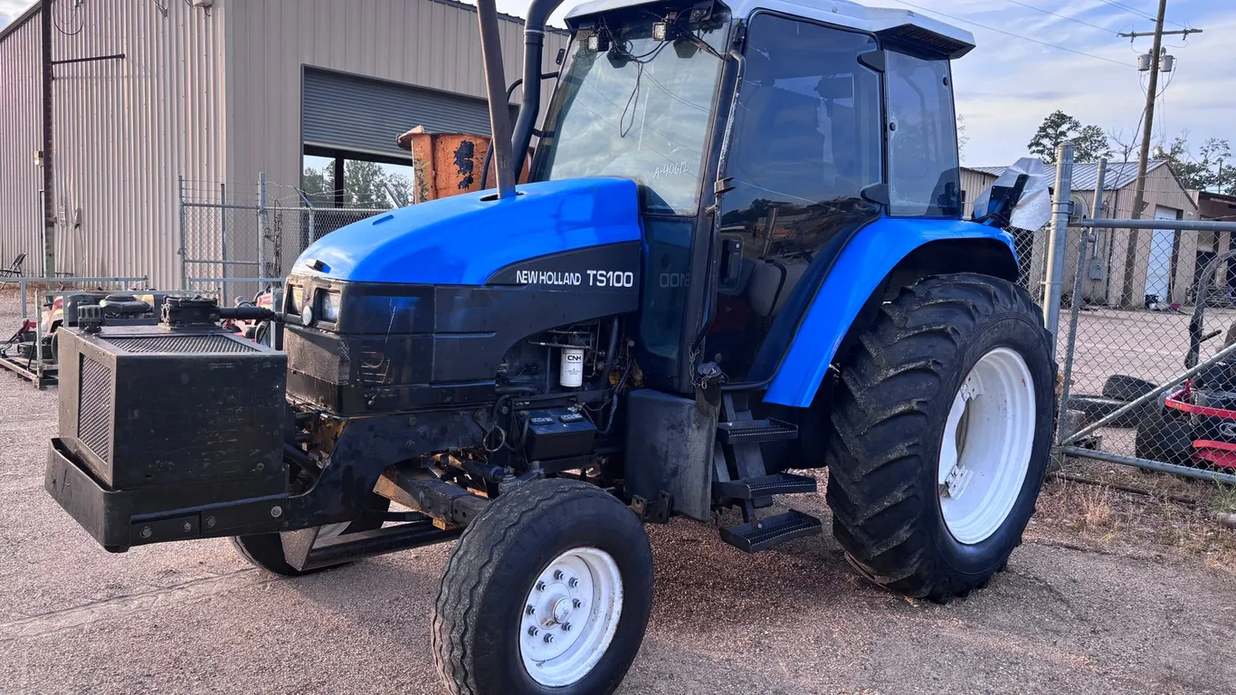 NEW HOLLAND TS100 TRACTOR