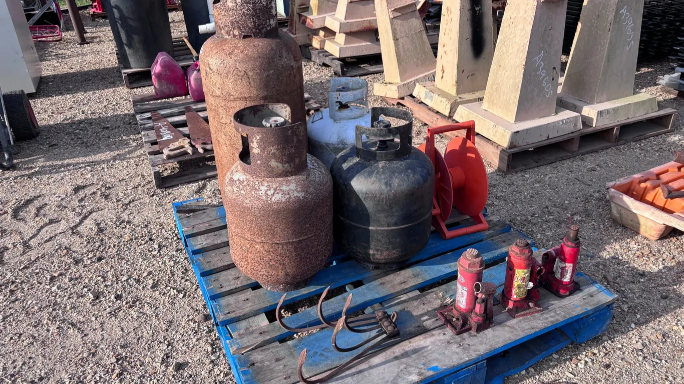 MISCELLANEOUS PROPANE BOTTLES