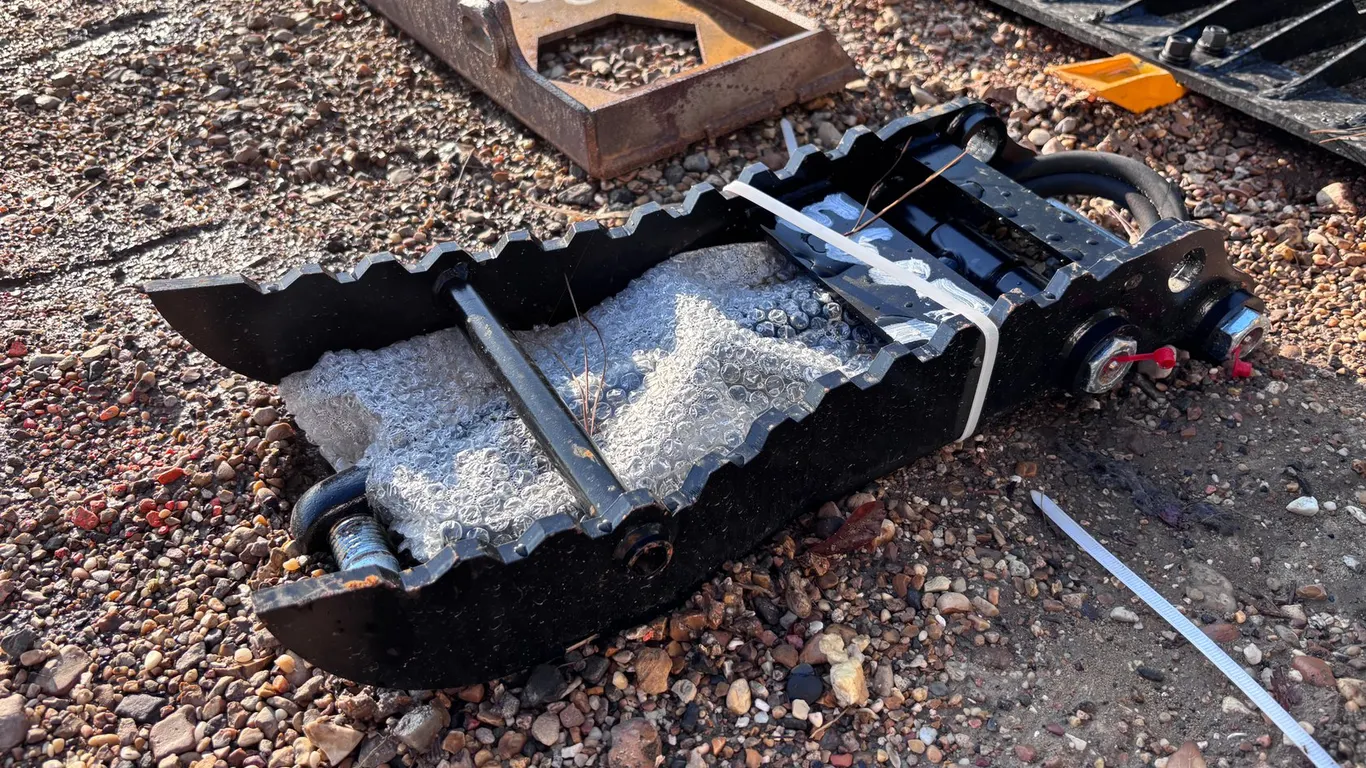 Excavator hydrauli thumb clip