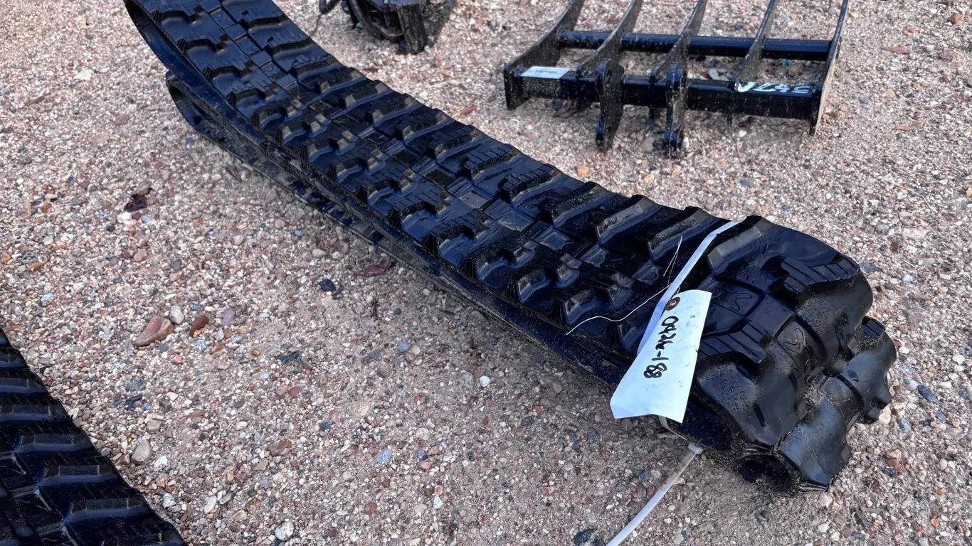 CRAWLER EXCAVATOR rubber track