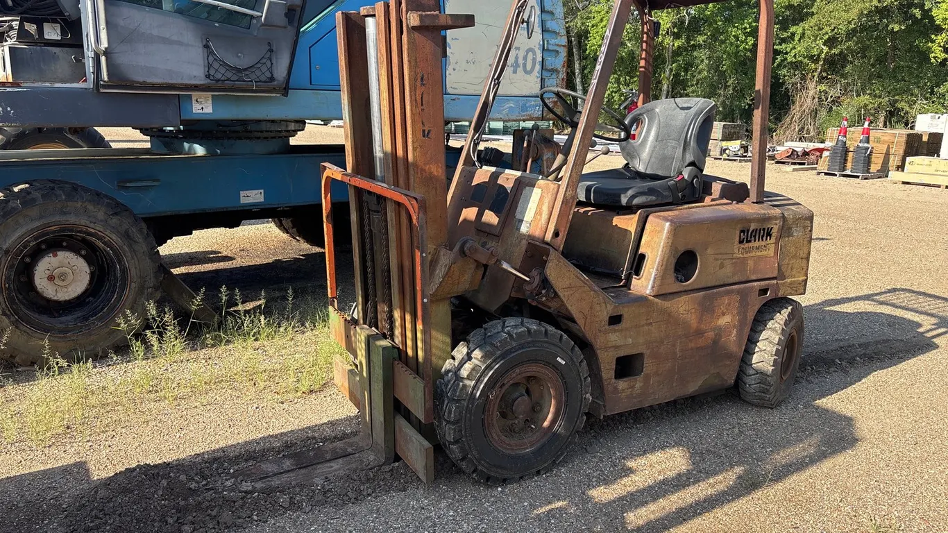 CLARK C500Y 40 FORKLIFT | FOR PARTS/REPAIRS