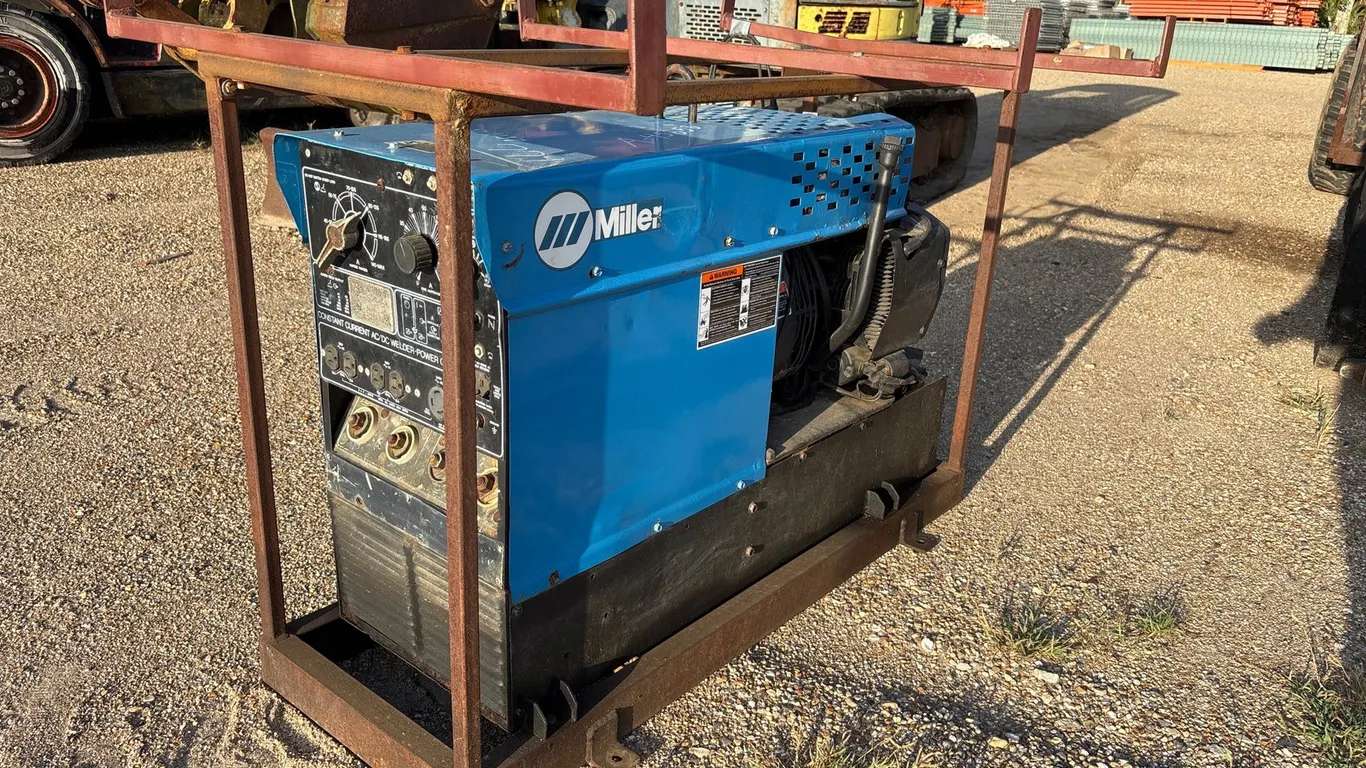 MILLER 225G WELDER/GENERATOR | FOR PARTS/REPAIRS