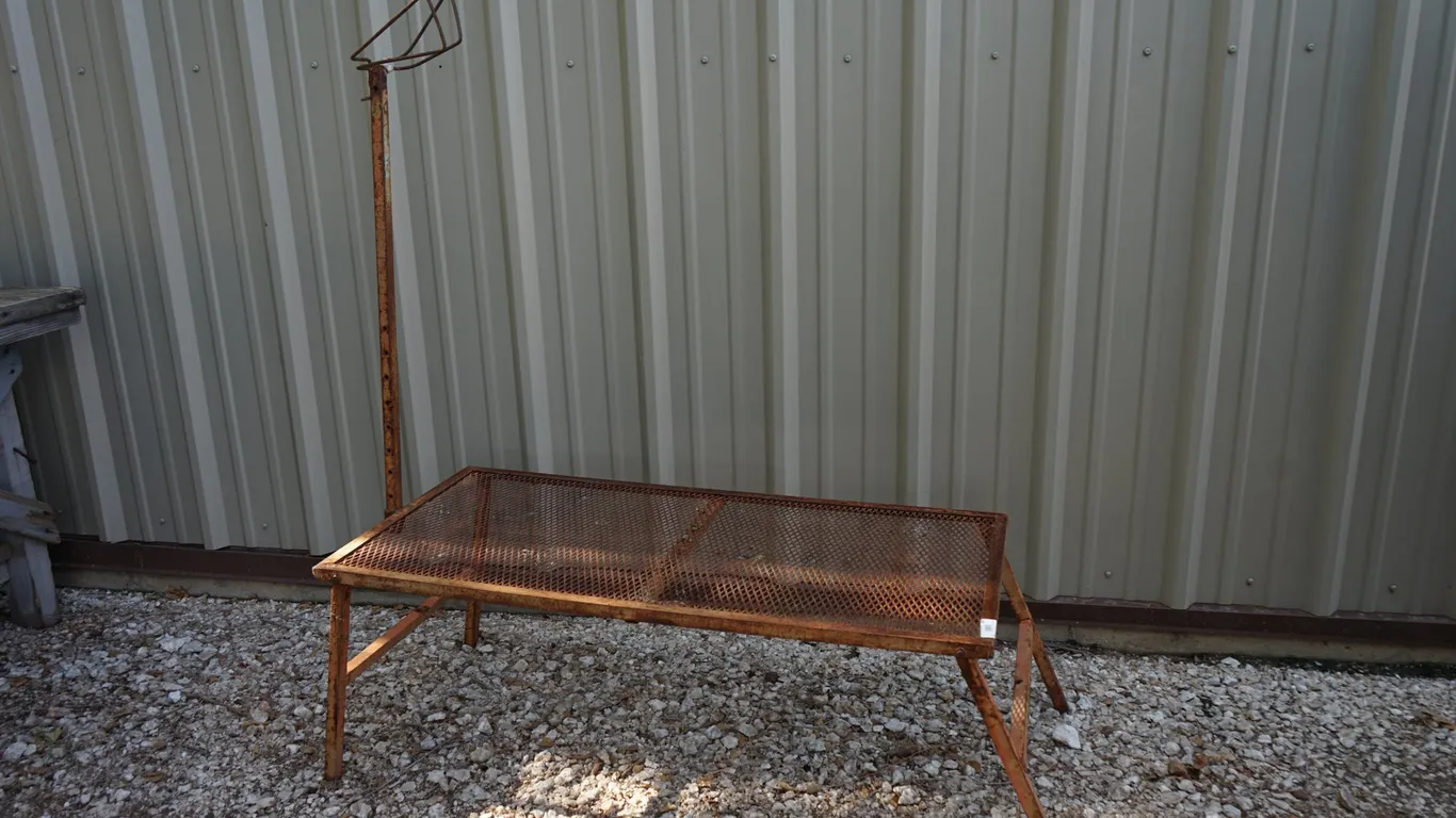 Metal Goat / Sheep Grooming Stand