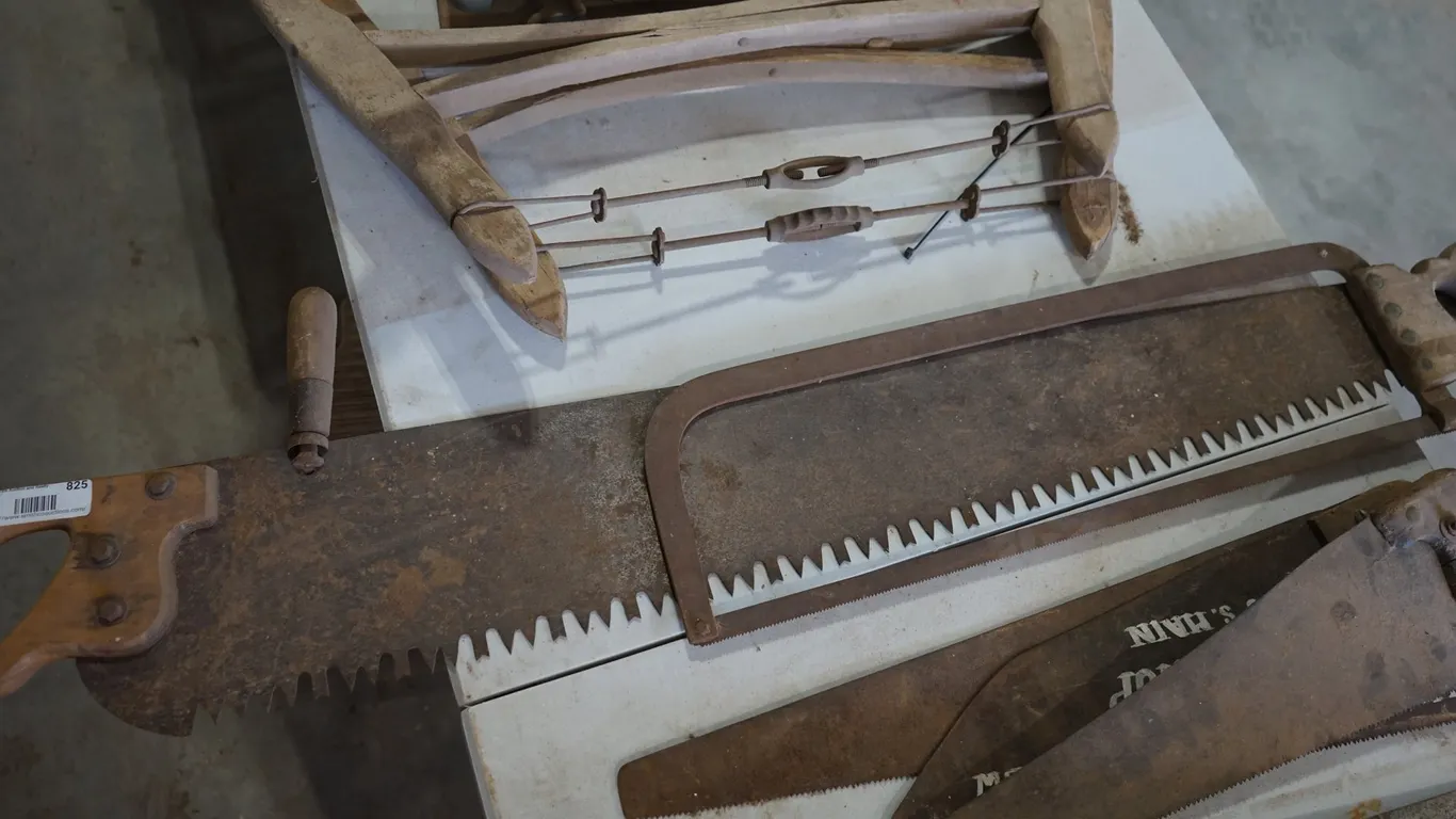 4' Wood Hand Saw & 2' Hand Saw