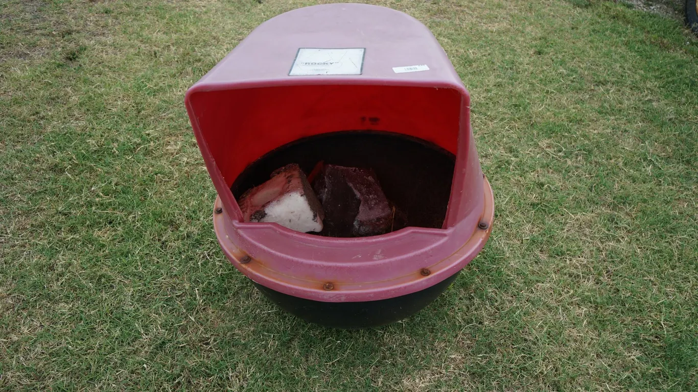 Rocky Mineral Feeder