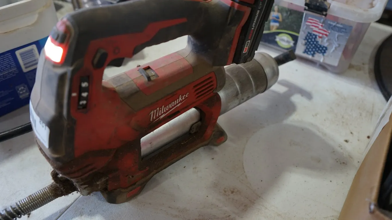Milwaukee Cordless Grease Gun
