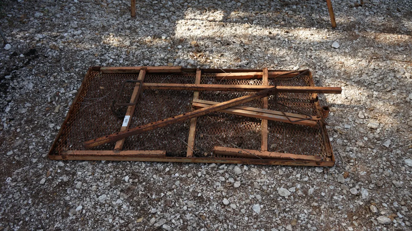 Metal Goat / Sheep Grooming Stand