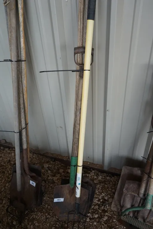 3 Shovels, 1 Mini Rake