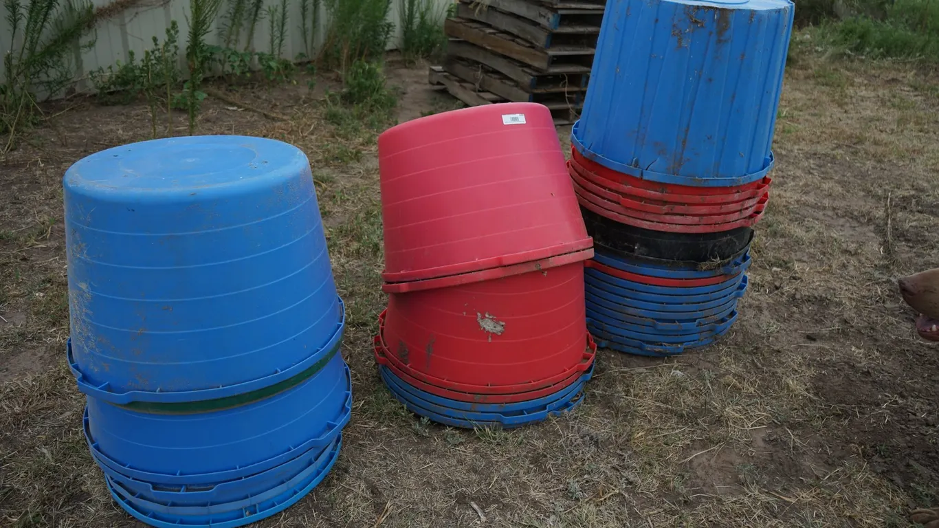 Approx 30 misc Mineral Tubs