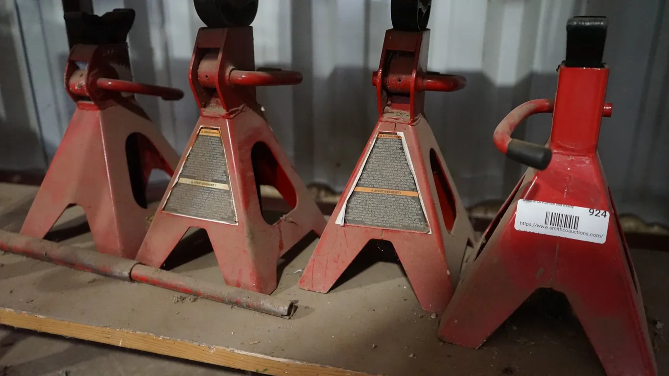 4 Adjustable Floor Jacks