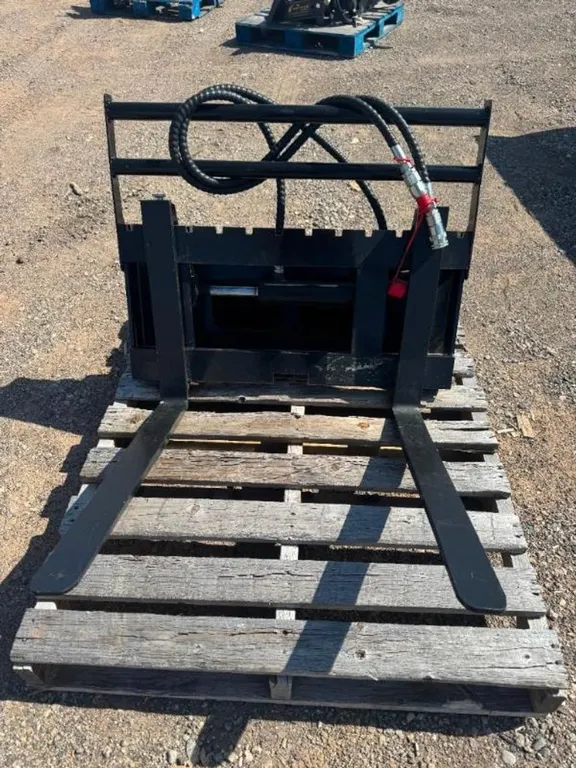 GIYI GY-CYHC 28 in Mini Skid Steer Forks (Unused)