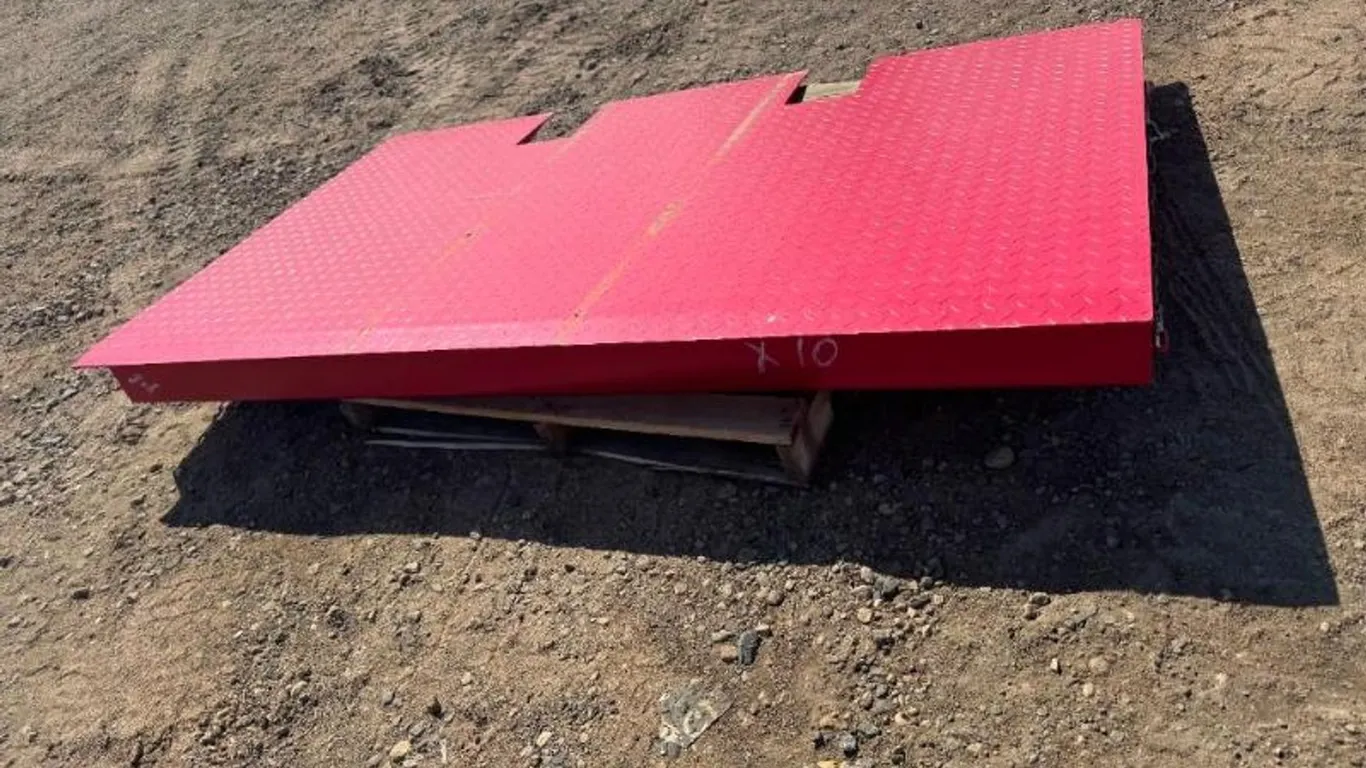 18,000 LB Sea Container Ramp – Forklift & Skid Steer Access (NEW)
