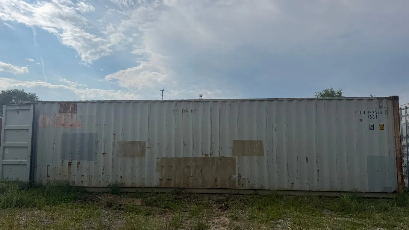 USED 40FT SHIPPING CONTAINER