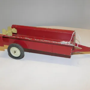 1/16 INTERNATIONAL MANURE SPREADER, 1970'S