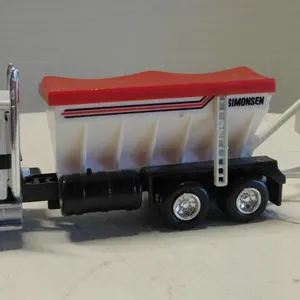 1/64 WESTERN STAR FERTILIZER TRUCK, SPREADER