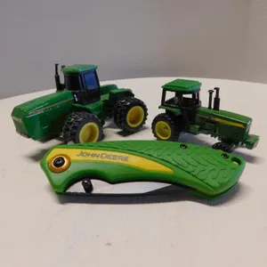 1/64 JD 8870 4WD '55 SERIES & KNIFE