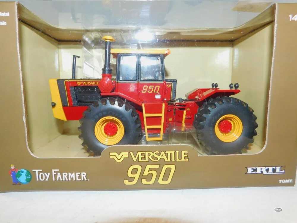 1/32 VERSATILE 950 TOY FARMER ERTL, NIB