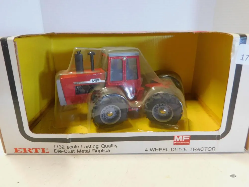 1/32 MF 4WD TRACTOR, NIB