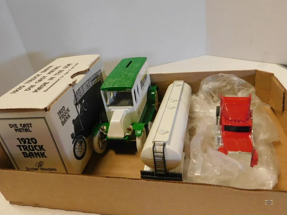 1/64 RED SEMI W/WHITE TANKER TRACTOR TRAILER, MINT