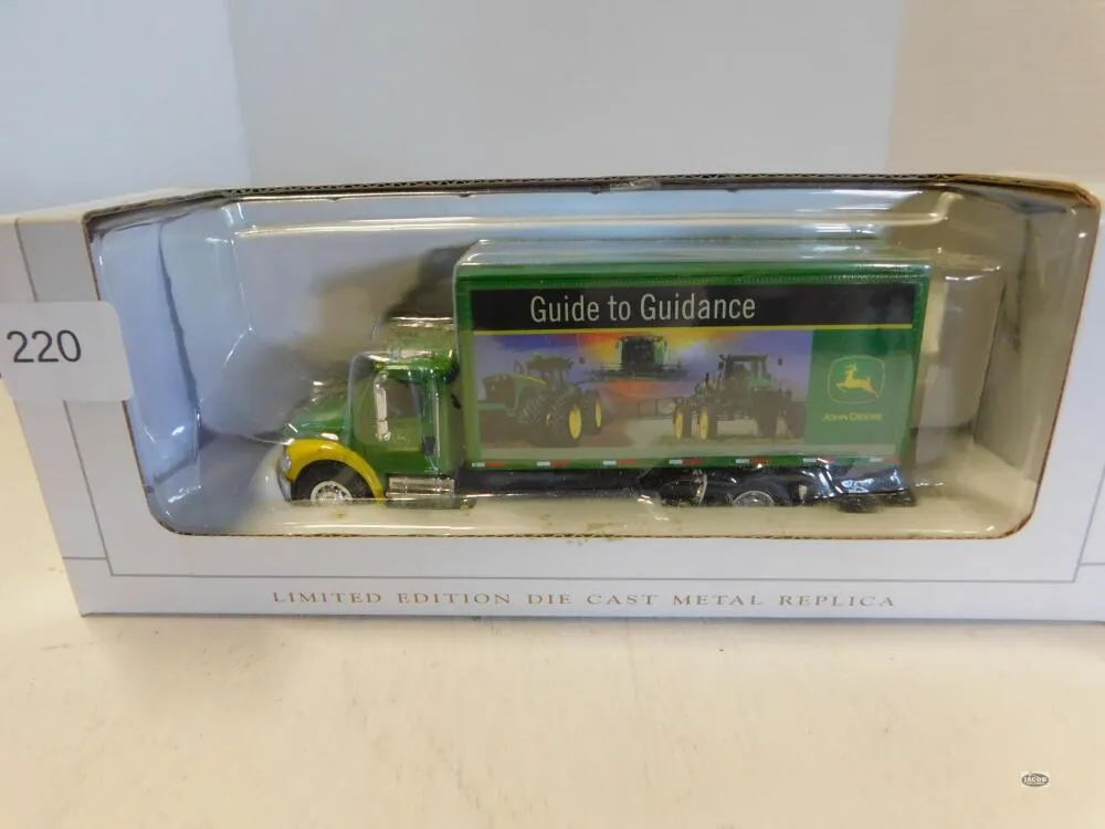1/64 JOHN DEERE PARTS FREIGHTLINER BOX TRUCK