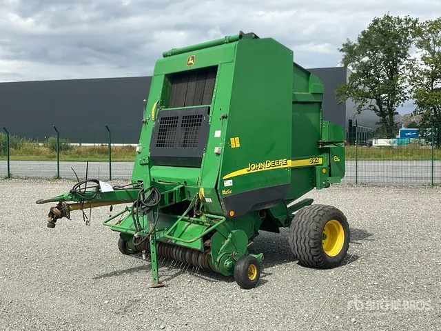 2006 John Deere 592 Round Baler