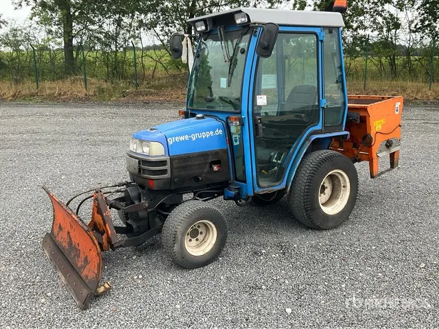 2001 Iseki 2115 4WD Utility Tractor
