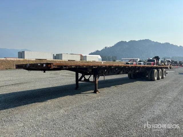 2013 Manac 53 ft Tri/A Flatbed Trailer