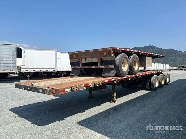 2002 Doepker 32 ft Tri/A Super B-Train Lead Flatbed Trailer