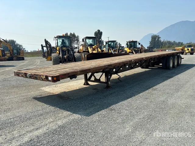 2013 Manac 53 ft Tri/A Flatbed Trailer