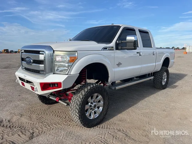 2015 Ford F-250 Platinum 4x4 Crew Cab Pickup