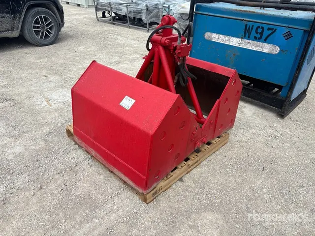 36 in Clamshell Bucket
