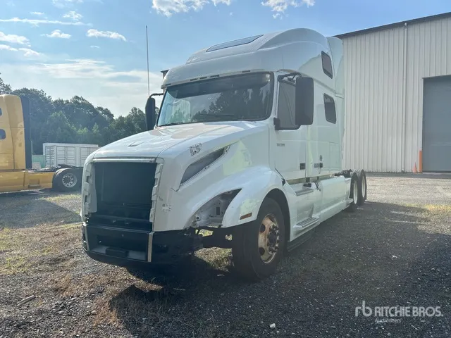 2018 Volvo VNL860 6x4 T/A Sleeper Truck Tractor (Inoperable)