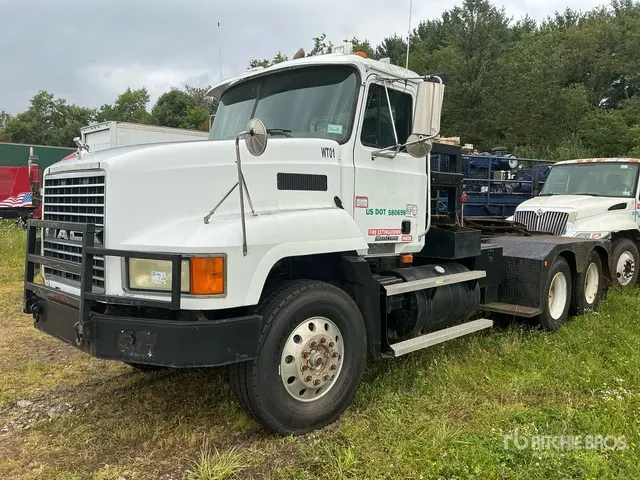 2003 Mack CH612 Winch Truck (Inoperable)
