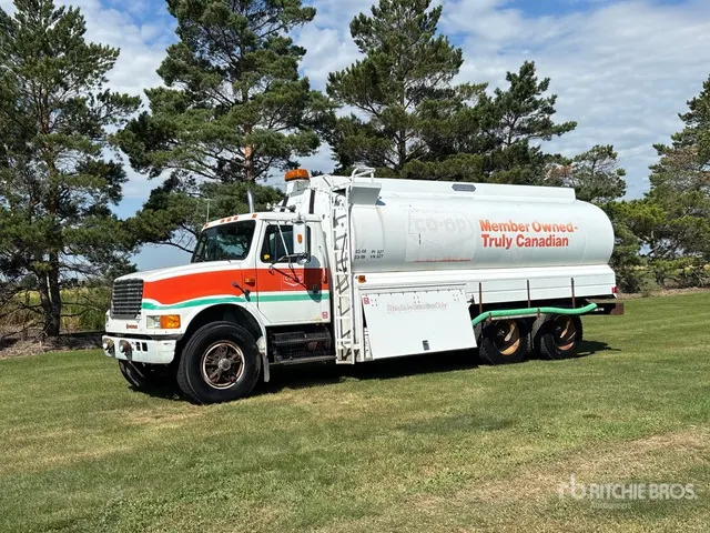 1991 International 4900 16800 L 6x4 Tanker Truck
