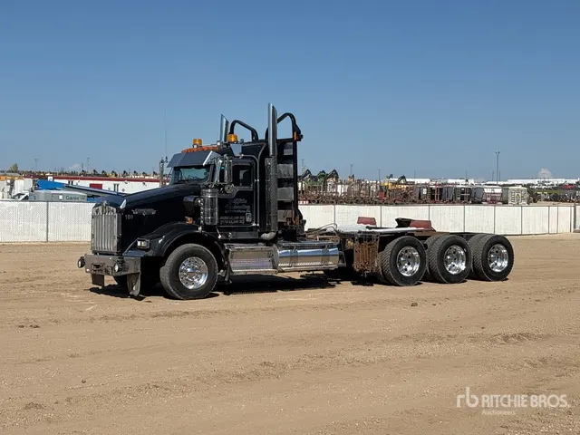 2014 Kenworth T800 8x6 Tri/A Day Cab Truck Tractor
