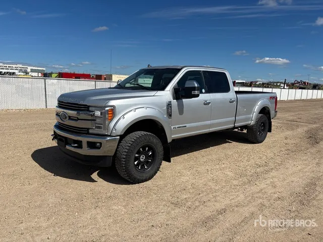 2019 Ford F-350 Lariat 4x4 Crew Cab Pickup
