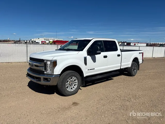 2018 Ford F-350 XLT 4x4 Crew Cab Pickup
