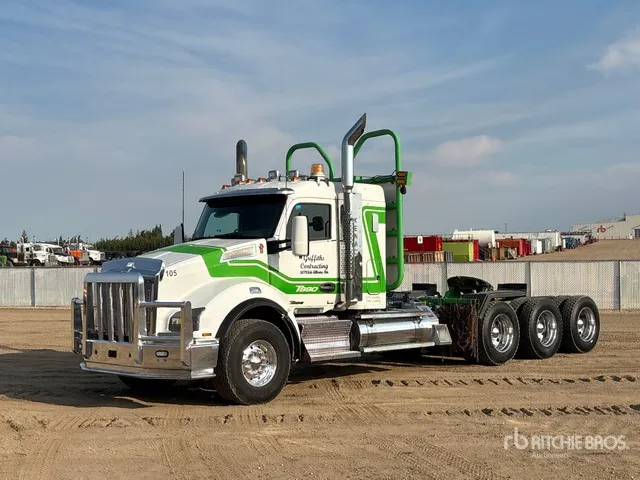 2019 Kenworth T880 8x6 Logging Tri/A Sleeper Truck Tractor