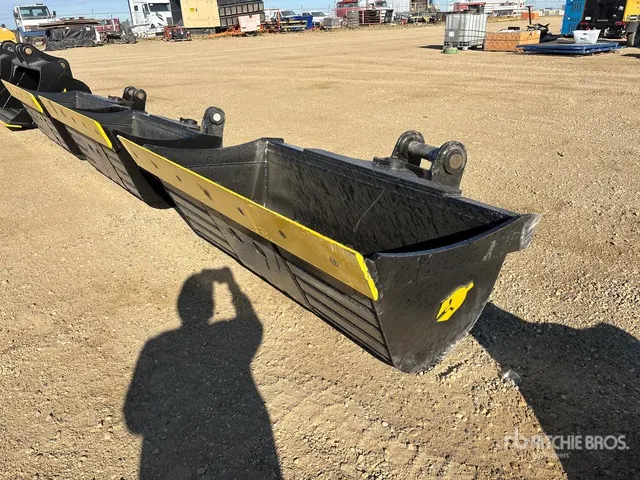 Dynamic Entities 200CL 72 in Tilting Excavator Bucket - Fits 80mm Cat 320/321/323, Hyundai R210 Komatsu PC200/220, Deere 160/200/225 Kobelco SK210, Ca